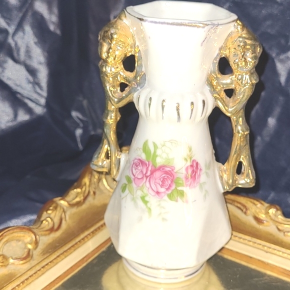 A unique vase with a gold figure on each side used as handles trims in gold 6" - Picture 1 of 8